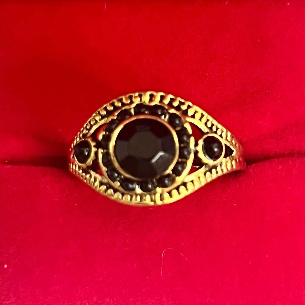 Vintage Gold Tone Black Glass Crystal Filigree Statement Ring Size 9